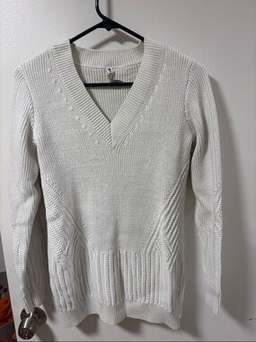 Athleta Cream V-Neck Rib & Cable Knit Sweater